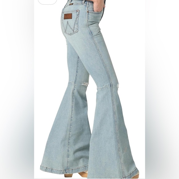 Wrangler Women's Retro High Rise Flare Jeans - Picture 2 of 4